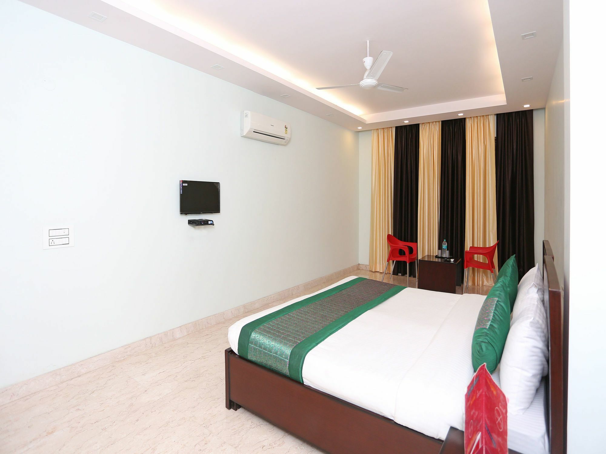 Oyo 9664 Sector 48 Hotel Gurgaon Ngoại thất bức ảnh