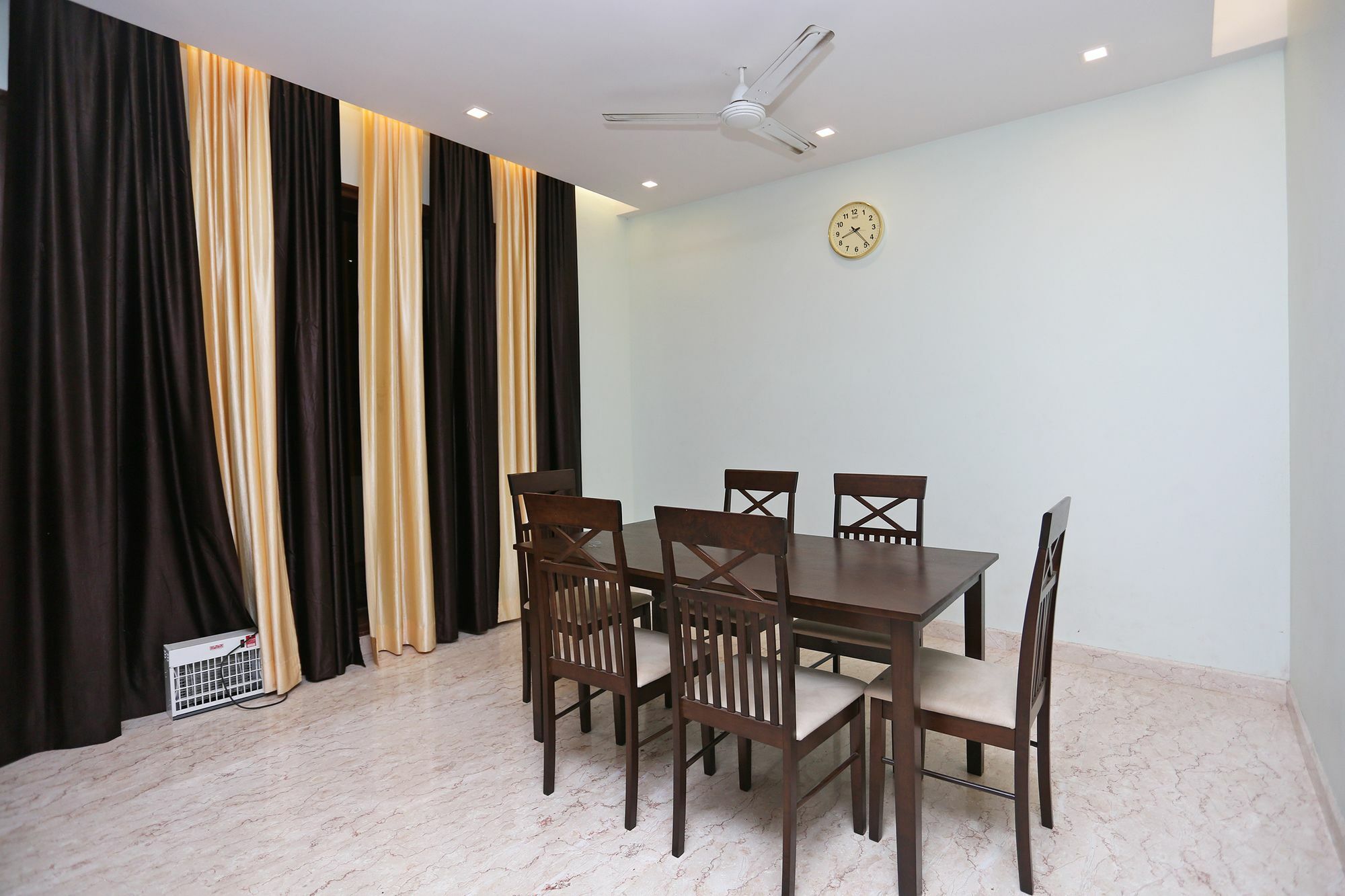 Oyo 9664 Sector 48 Hotel Gurgaon Ngoại thất bức ảnh