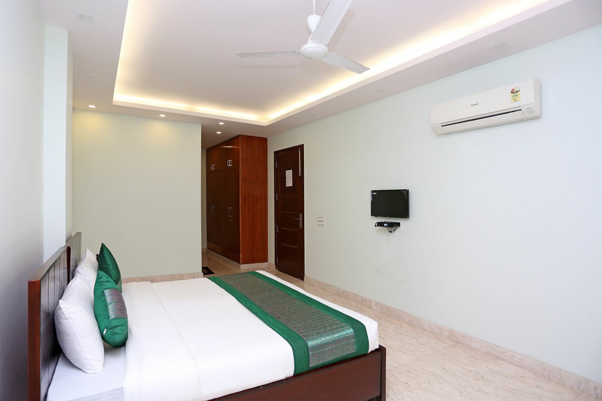 Oyo 9664 Sector 48 Hotel Gurgaon Ngoại thất bức ảnh